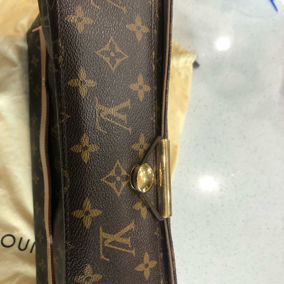 Louis Vuitton - Abesses Messenger Bag - Picture 11 of 16